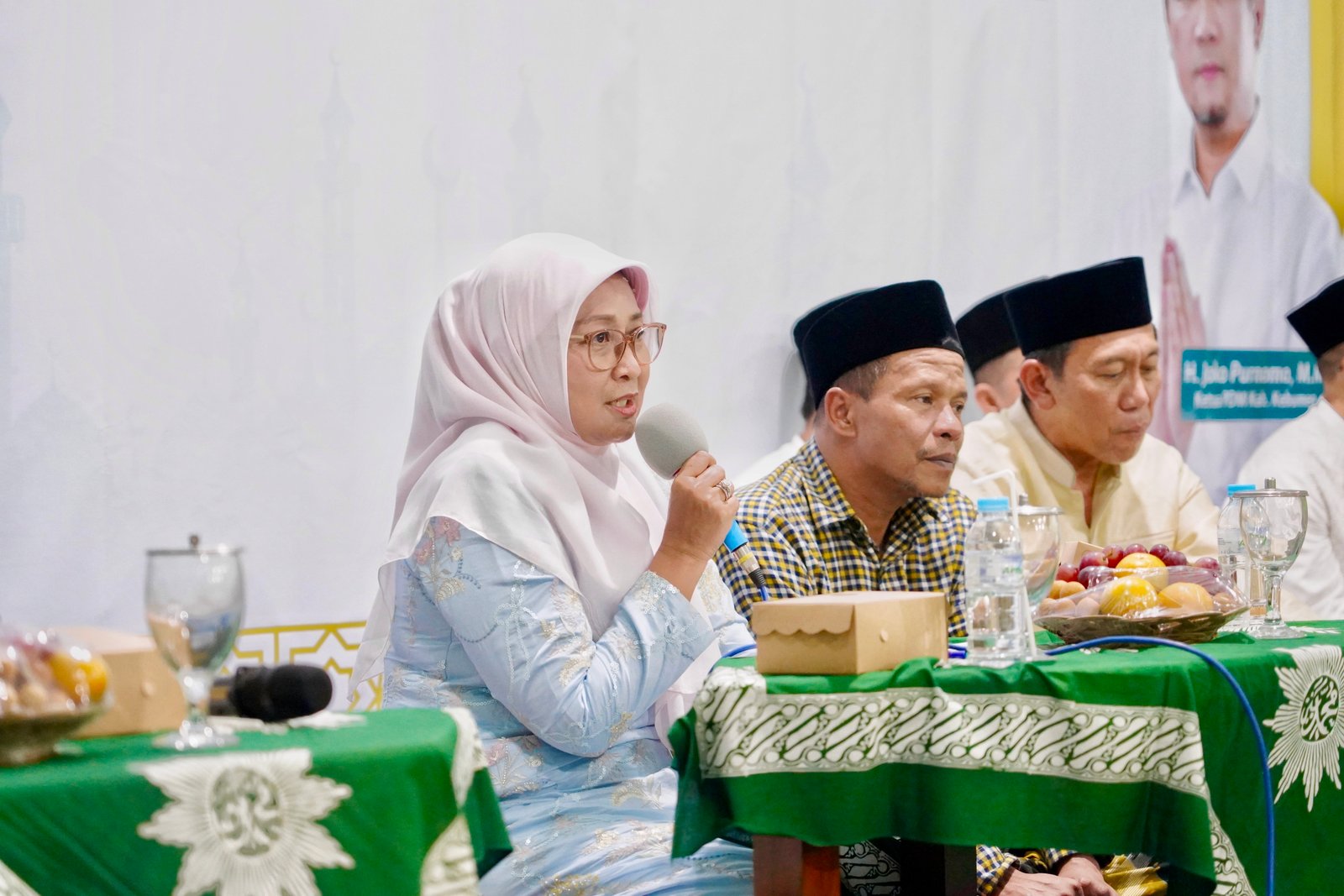 Bupati Kebumen Laksanakan Tarawih Silaturahim di Gedung Dakwah PDM